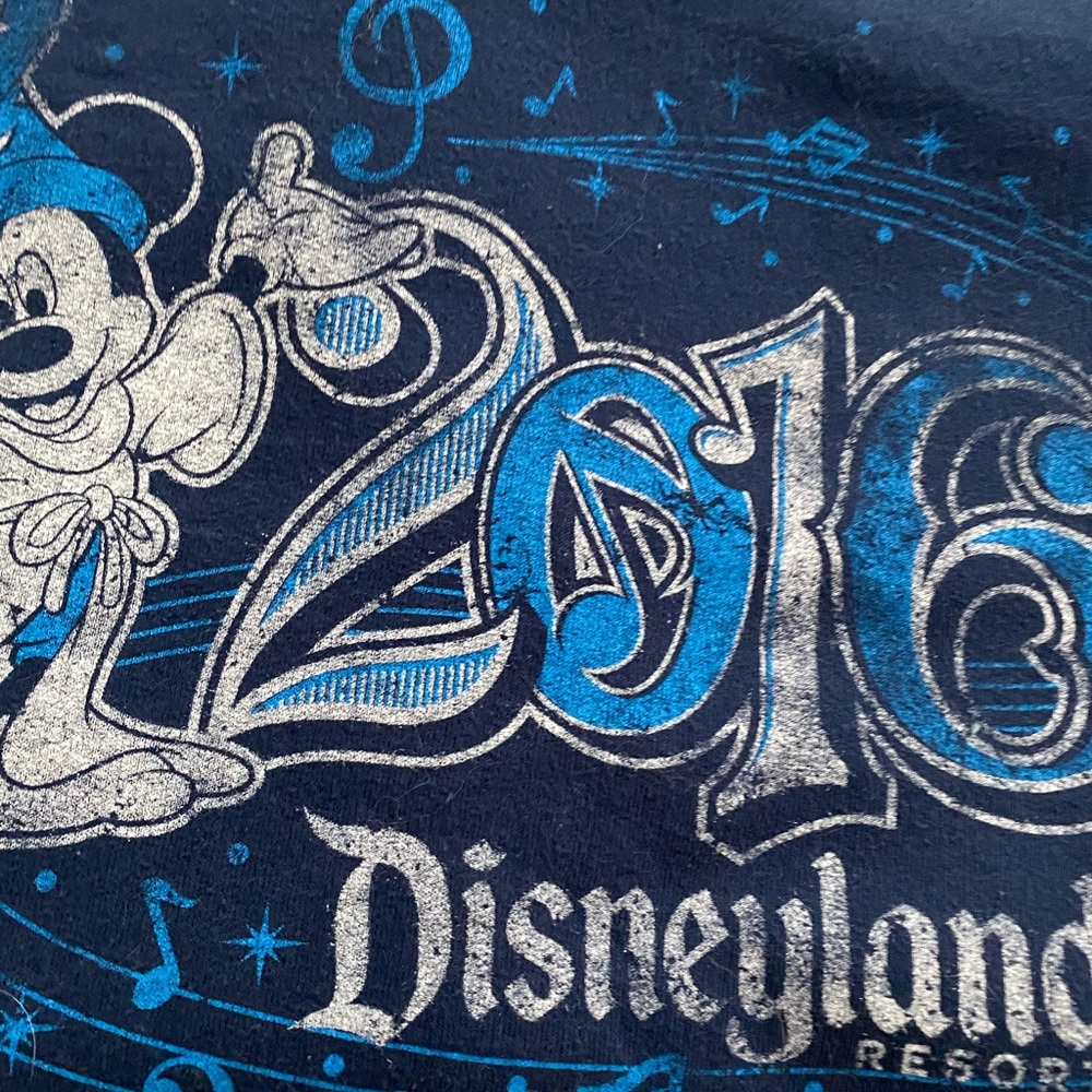 2016 DISNEY CREWNECK - Picture 2 of 4